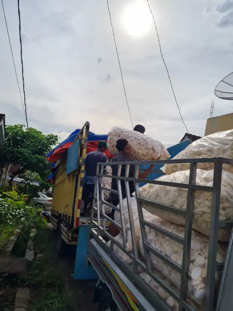 Kerupuk palembang kecil lebar mentah matang rasa ikan.