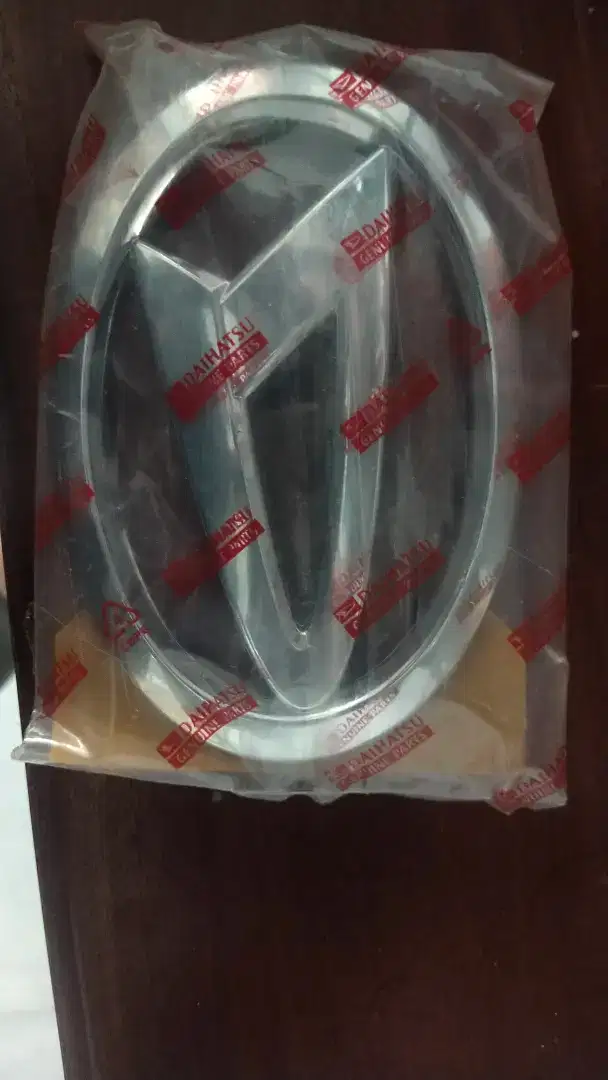 Emblem daihatsu kondisi baru