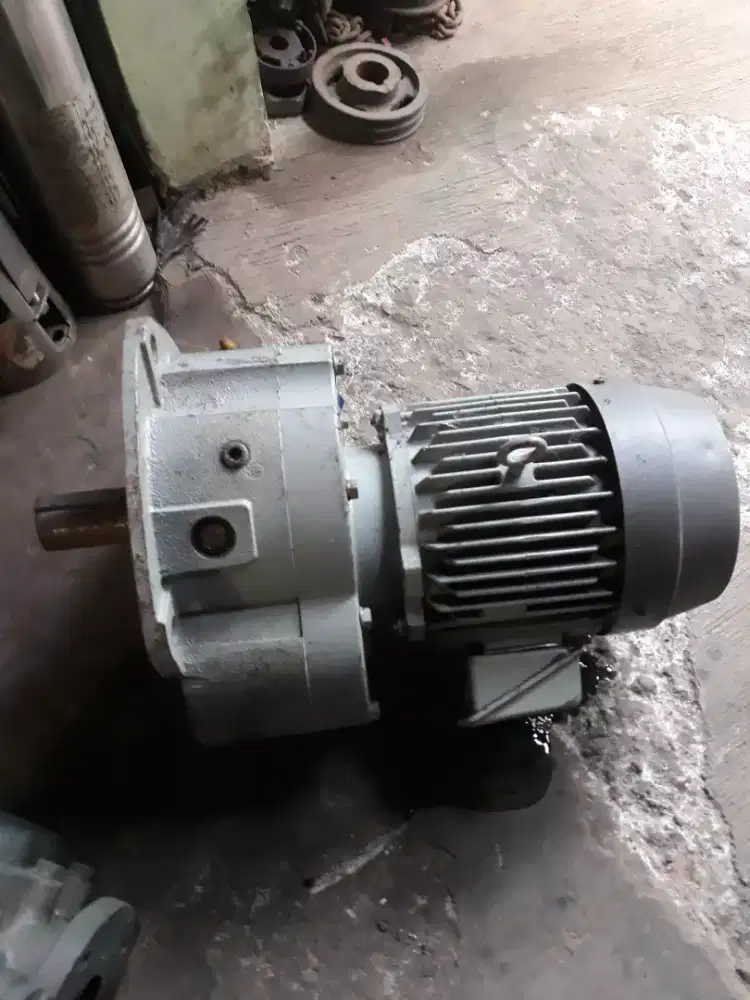Gear motor ratio 1;60 Dinamo 3 phase