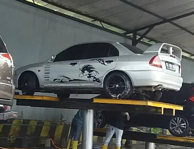 Sedan Lancer tahun 2000 manual siap jalan