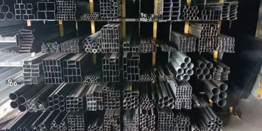 Besi holo hitam BC 20x40 tebal 0,9 mm