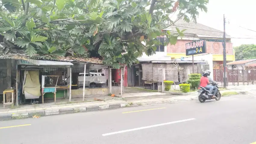 Dijual Cepat Tanah plus bangunan Ruko di pinggir Jalan Pramuka Jogja