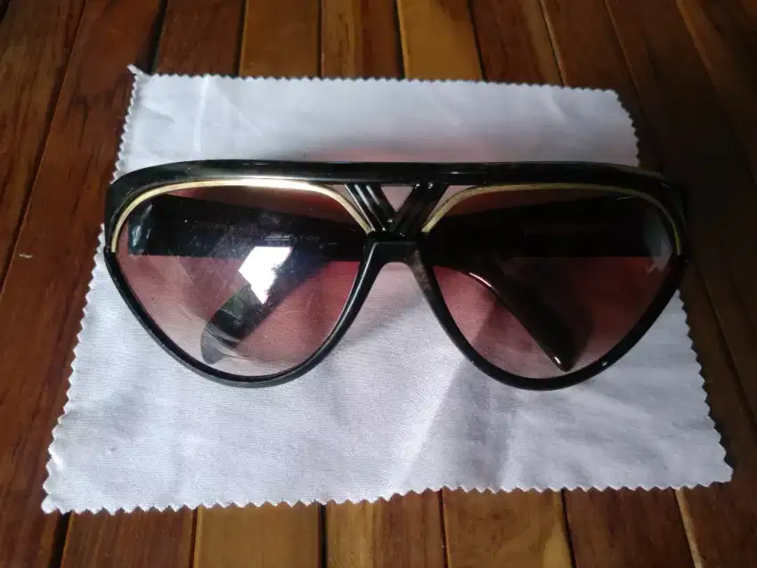 37. Kacamata Sunglasses Vintage Retro Wanita: YSL