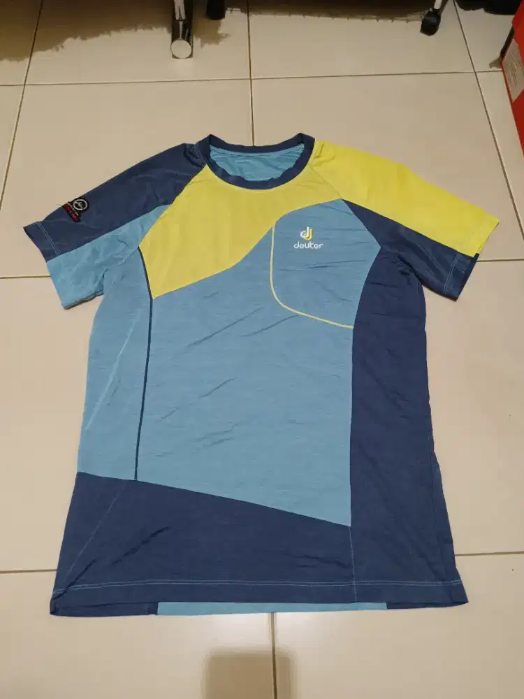 baju kaos treking    DEUTER  original 
size M