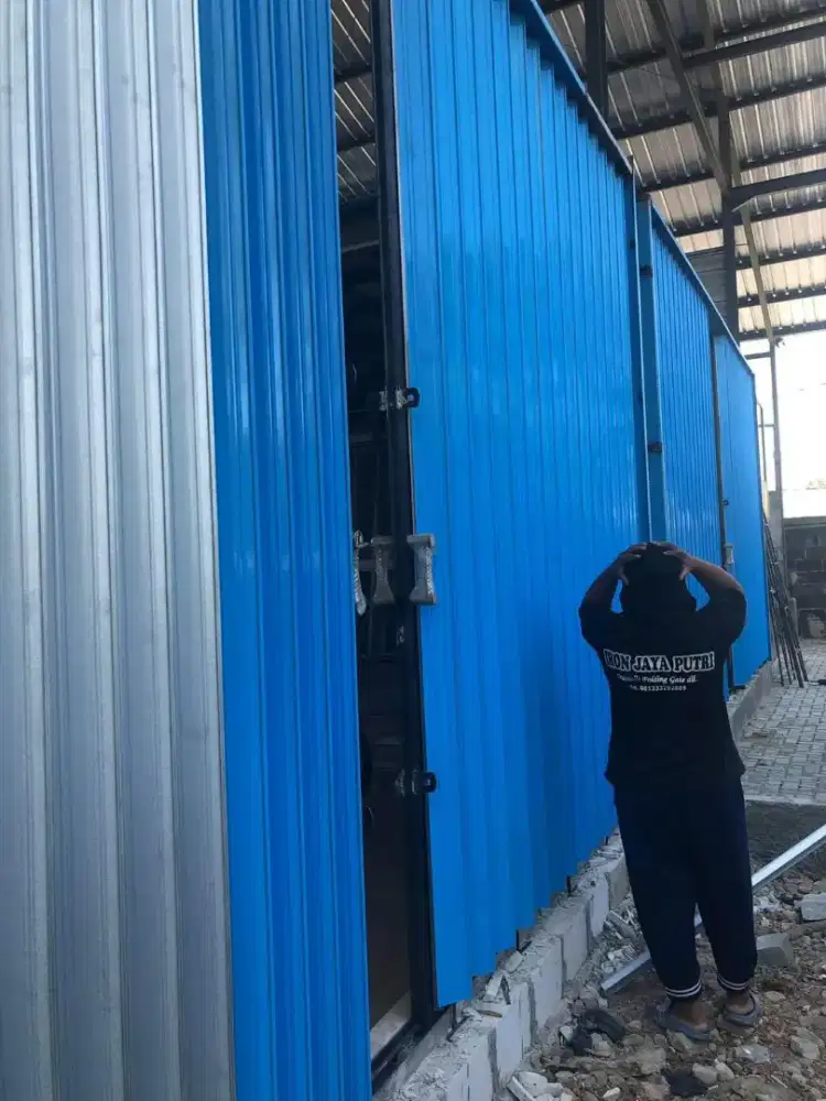 Folding gate roling door