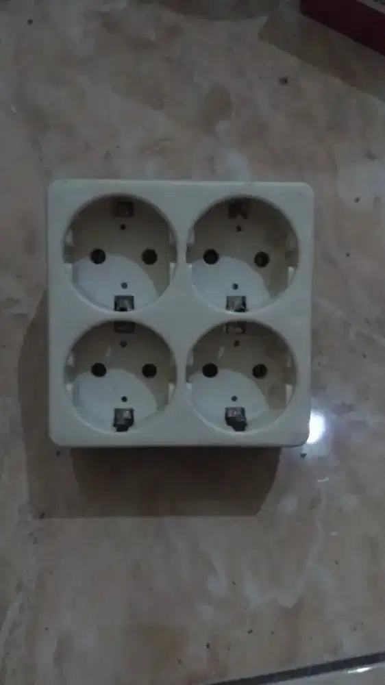 stop kontak 4 in1 loyal ly 906  4pcs
