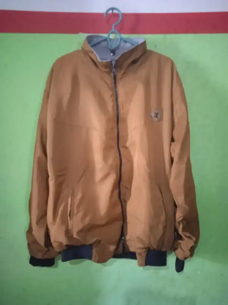 Jaket semi Parasit Merk D n G