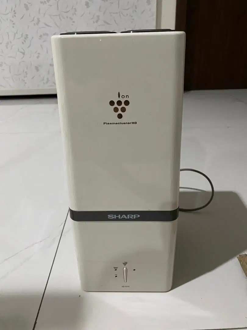 PRELOVED - Sharp Plasmacluster Air Purifier IGA10E-W