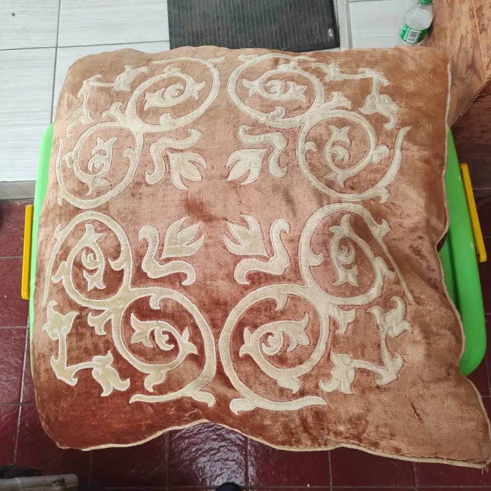 Big Square Cushion Light Brown/Bantal Persegi Besar warna Coklat Muda