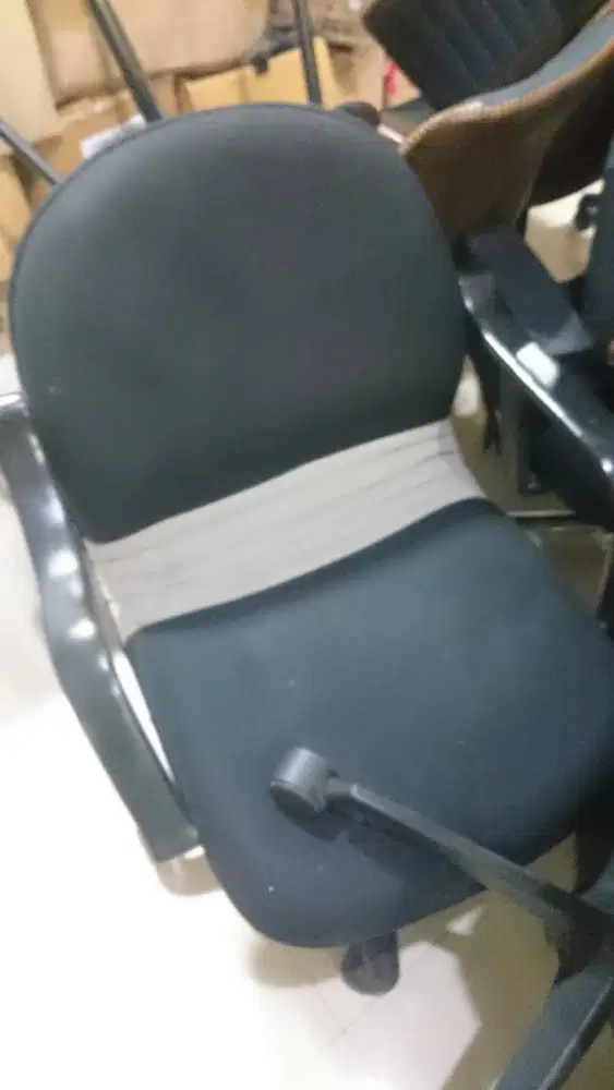 DI BELI PERLENGKAPAN KANTOR BEKAS