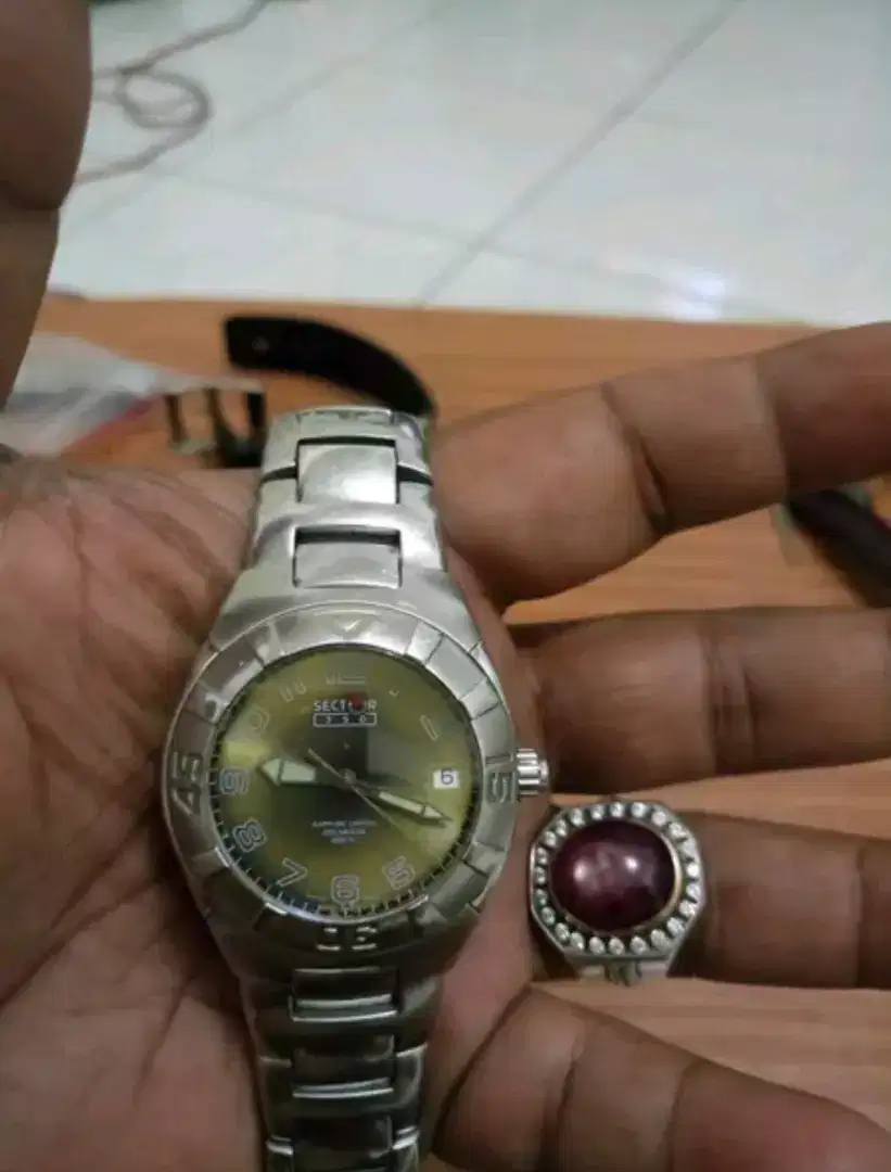 Jam Tangan S e c t 0 r  Swiss Made Quartz