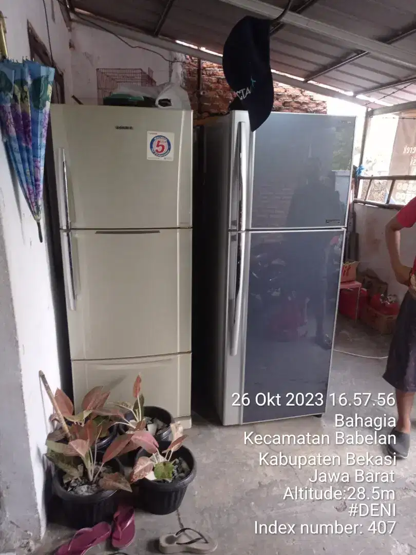 Kulkas 2 pintu besar dan kecil