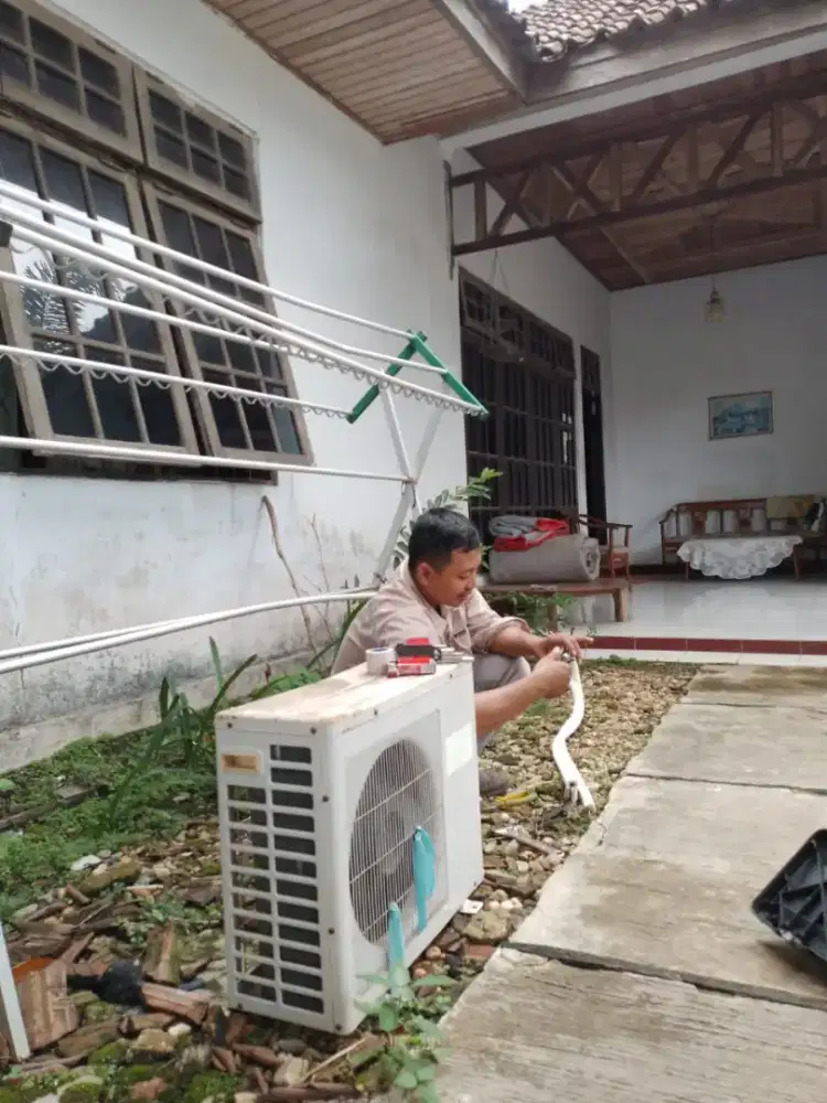 SERVICE AC,MESIN CUCI,KULKAS,POMPA AIR,KIPAS ANGIN,INSTALASI LISTRIK