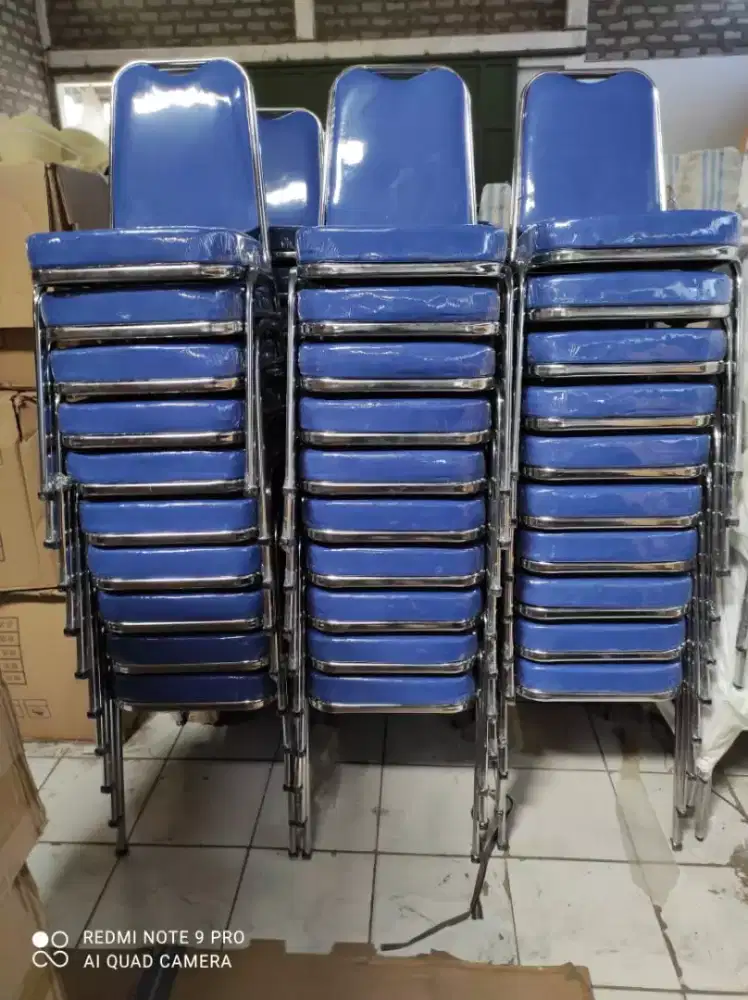 Kursi makan atau kursi serbaguna