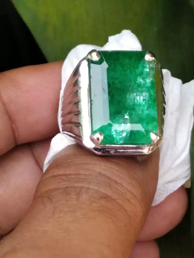 Permata emeradl berly colombia istimewah