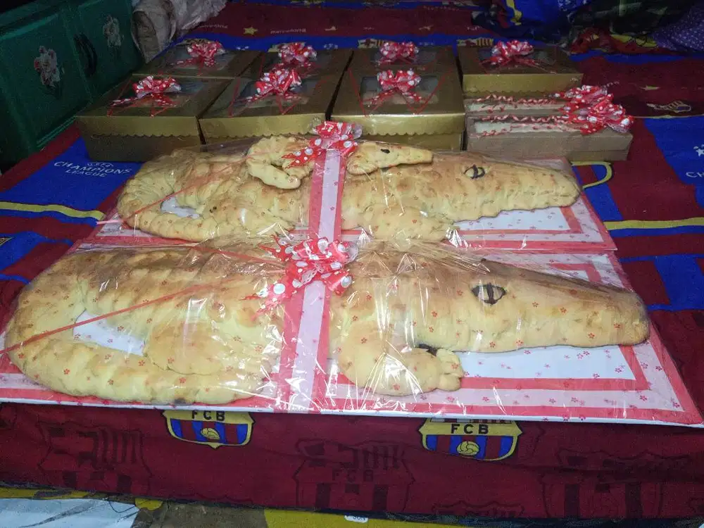 Seserahan Roti Buaya 100 Cm ( Sepasang + Anak)