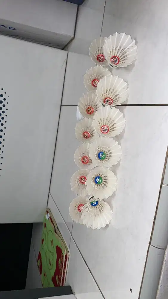 COCK KOK KOCK BADMINTON BULU TANGKIS GARUDA GAJAH MADA BEKAS LIKE NEW