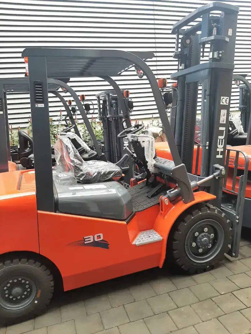 Forklift Heli 3 Ton Diesel Isuzu C240 Baru , Murah , Bergaransi