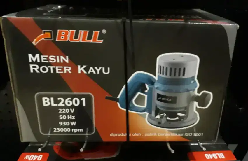 (RUMAH TEKNIK JOGJA)Router utk membuat profil pada bingkai dari kayu