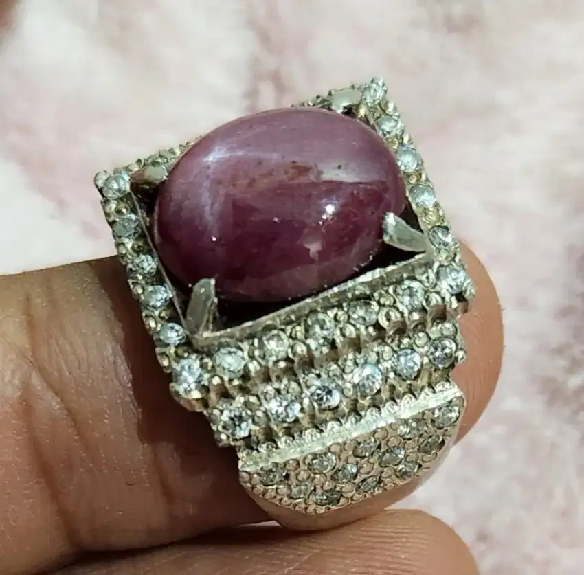 Cincin perak batu ruby