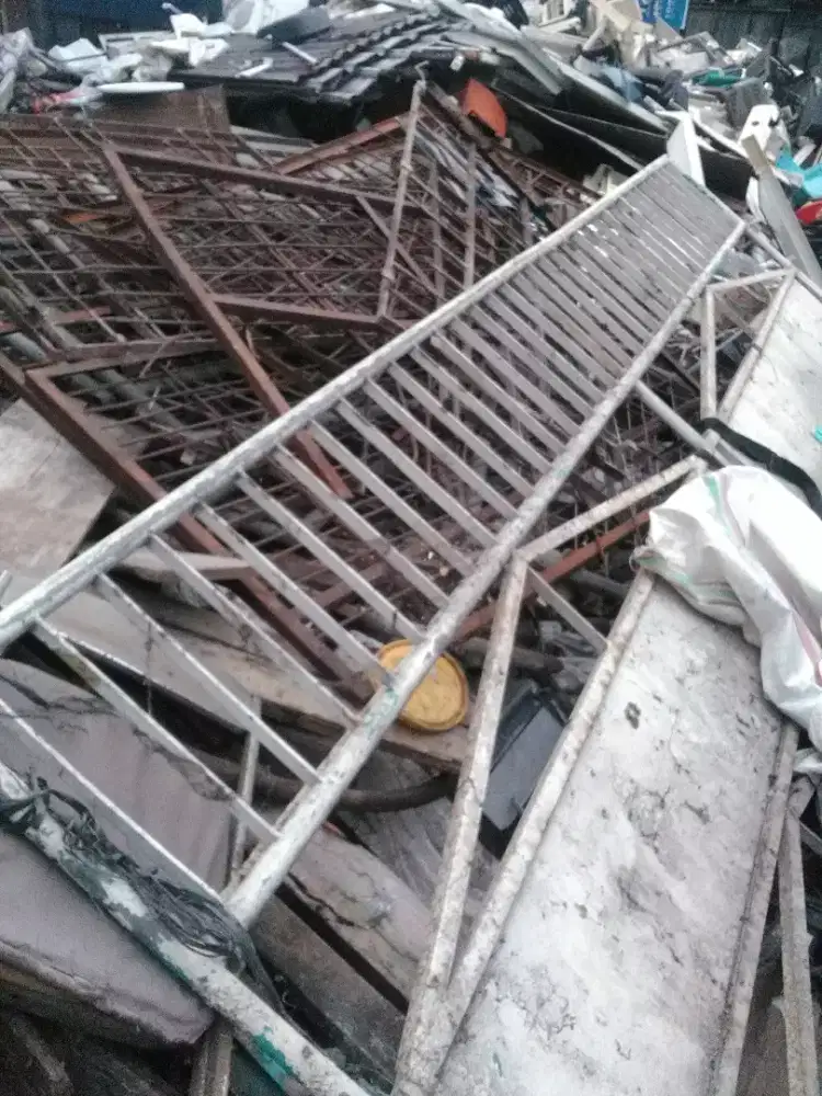 Beli besi bekas, harga menyesuaikan