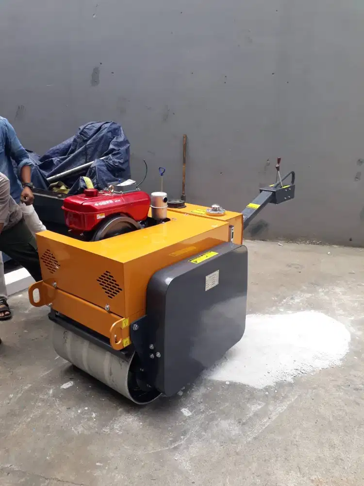 Vibro Roller Kapasitas 1 - 2 Ton Disel R180