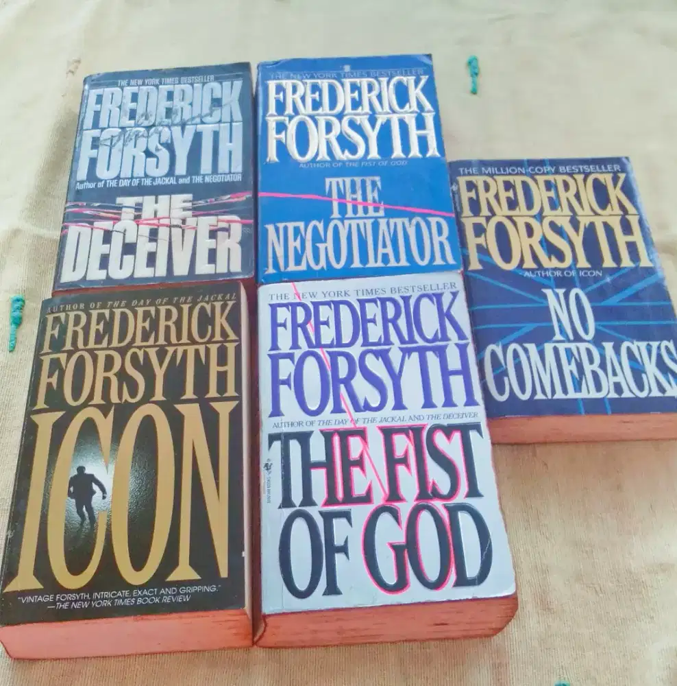 Novel berbahasa Inggris karya Frederick Forsyth(Borongan)