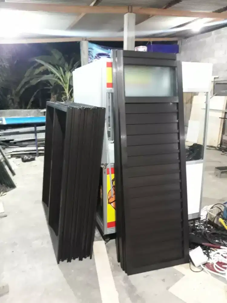 Pintu kamar mandi alumunium awet bahan tebal harga terpasang