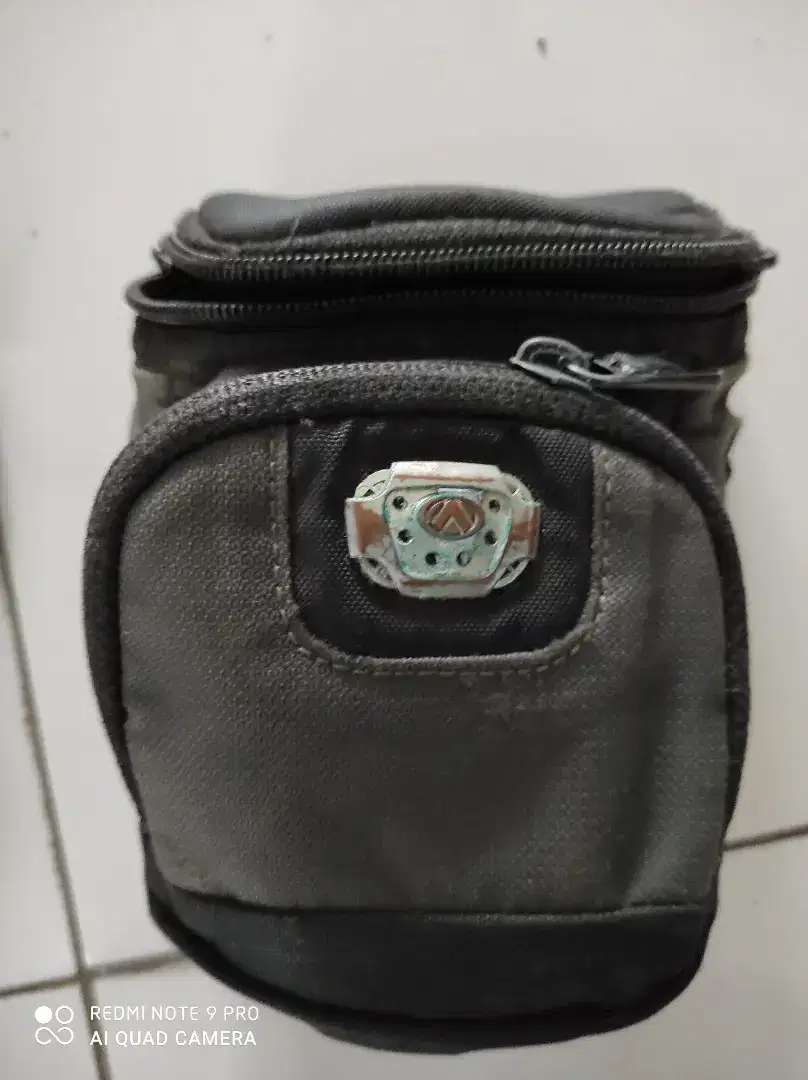 Tas merk eiger hitam