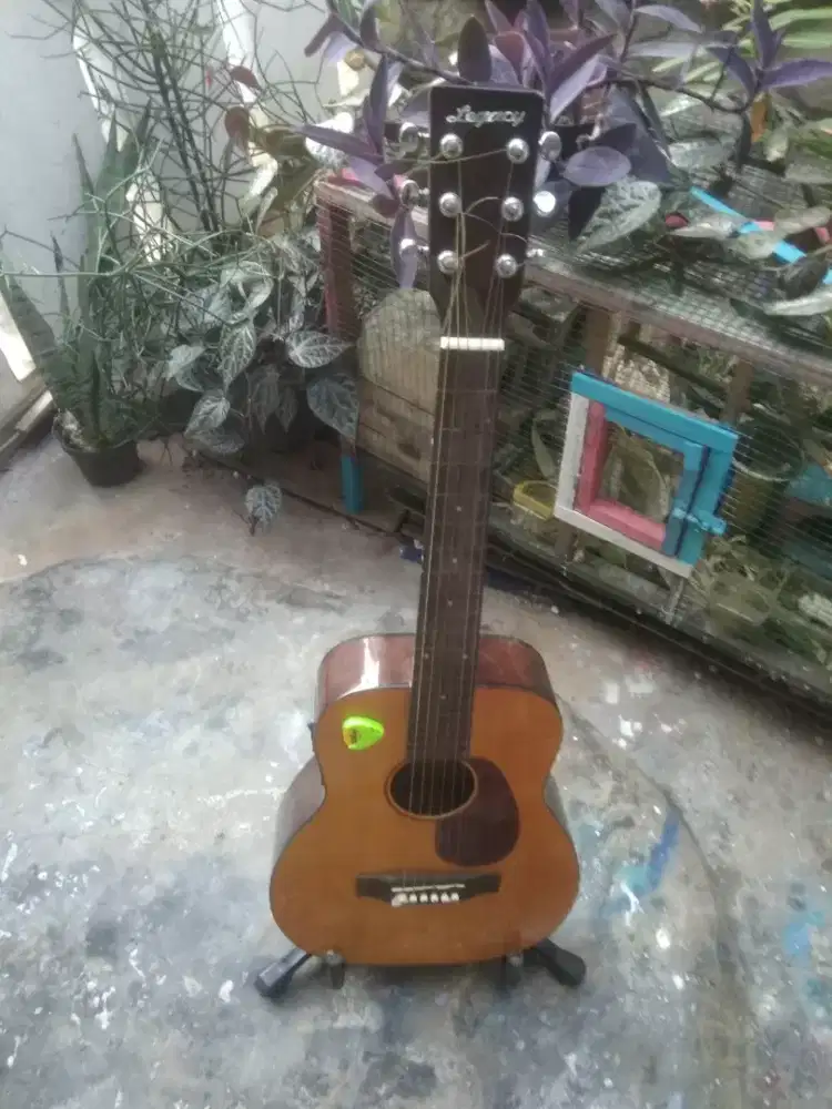 Di jual gitar 3/4 merk Legacy acustik electrk ori (NET)