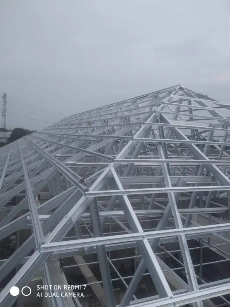 Pemasangan atap baja ringan