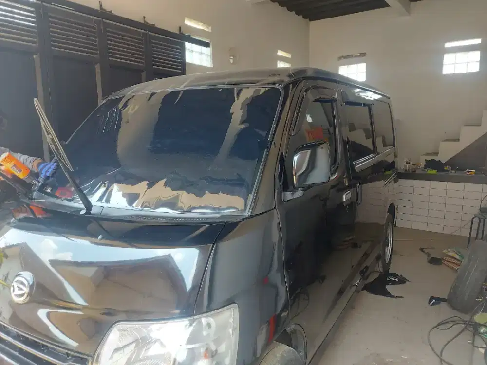 kaca film mobil adem dan peredam silau