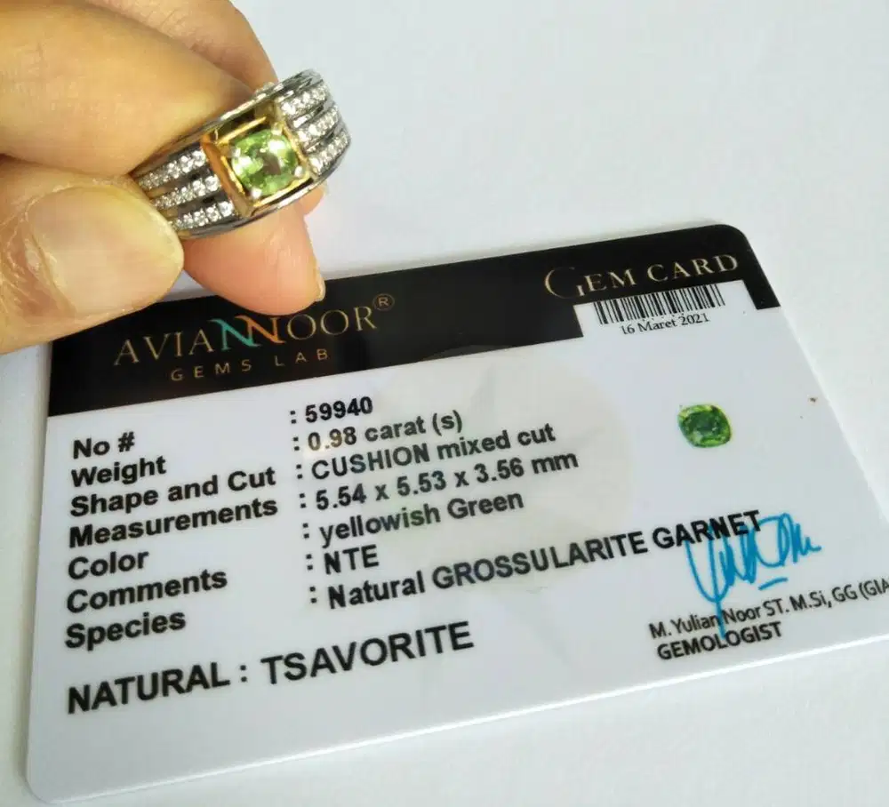 0,98 carat Natural Tsavorite Garnet memo Aviannoor Lab Gems