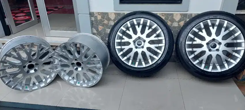 velg KAHN Hyper Silver 
R20 9.5 pcd 120 et 45 Land Rover