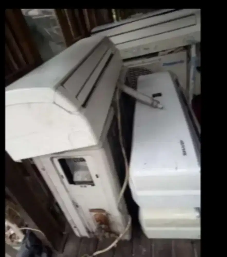 Nampung AC bekas rusak mati