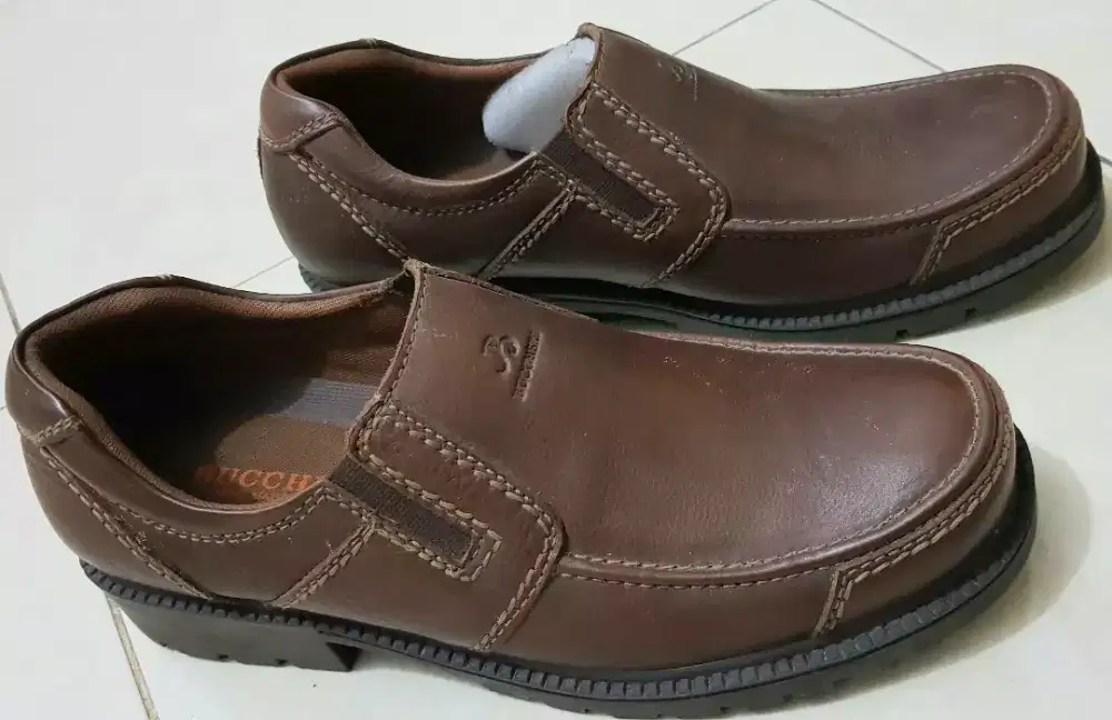 Sepatu Kulit Bucheri LikeNew Ori Size 43 yg Mau Lebaran