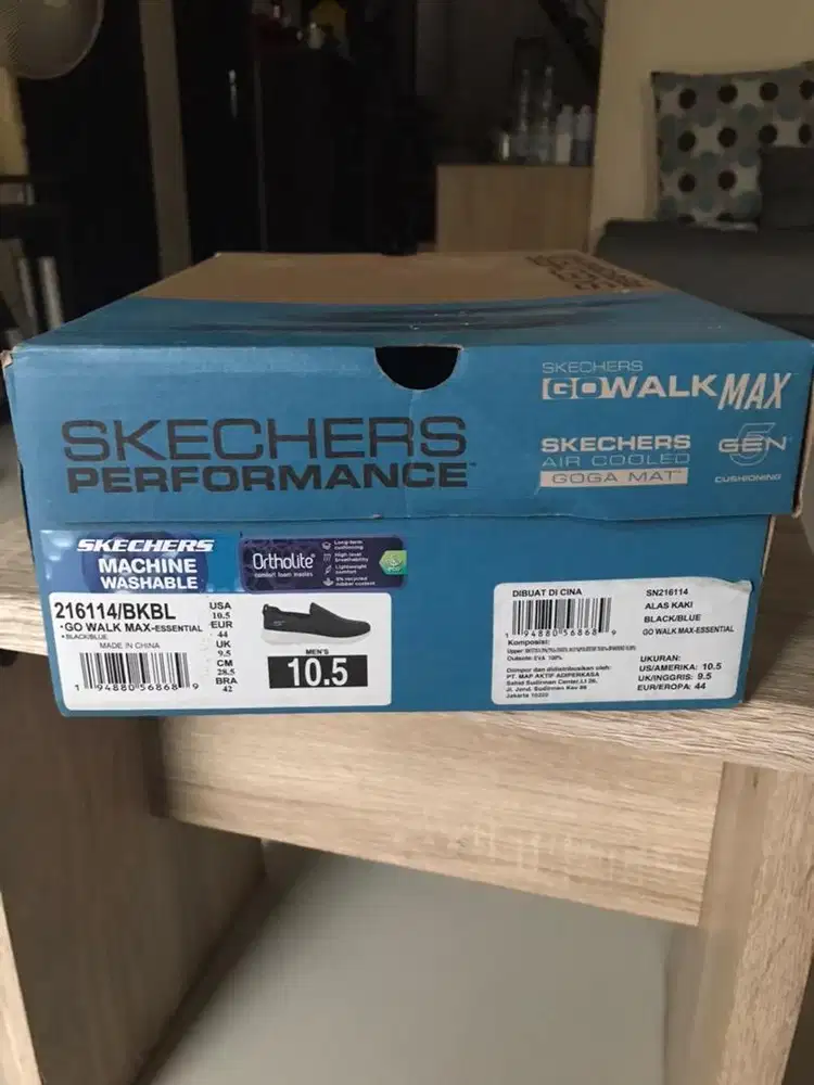 Sepatu Abu abu merk SKETCHERS