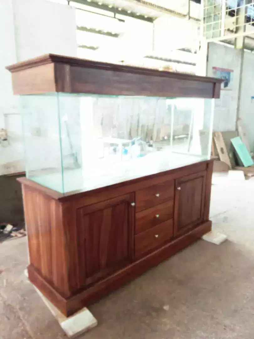 Bufet jati & Aquarium