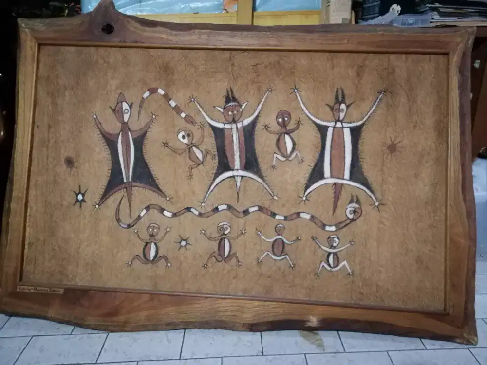 Cuci gudang... Lukisan Kulit Kayu manusia pohon Papua