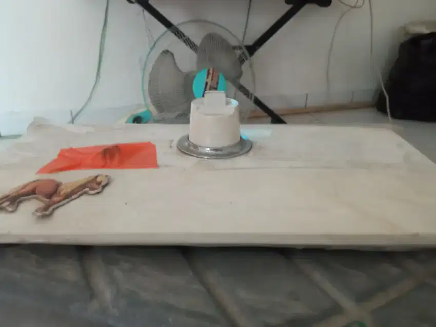 kaki LED polytron putih