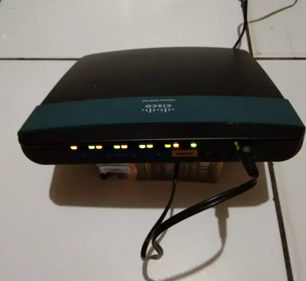 Router Cisco linksys EA2700 dualband 600 gigabit,  normal masih segel