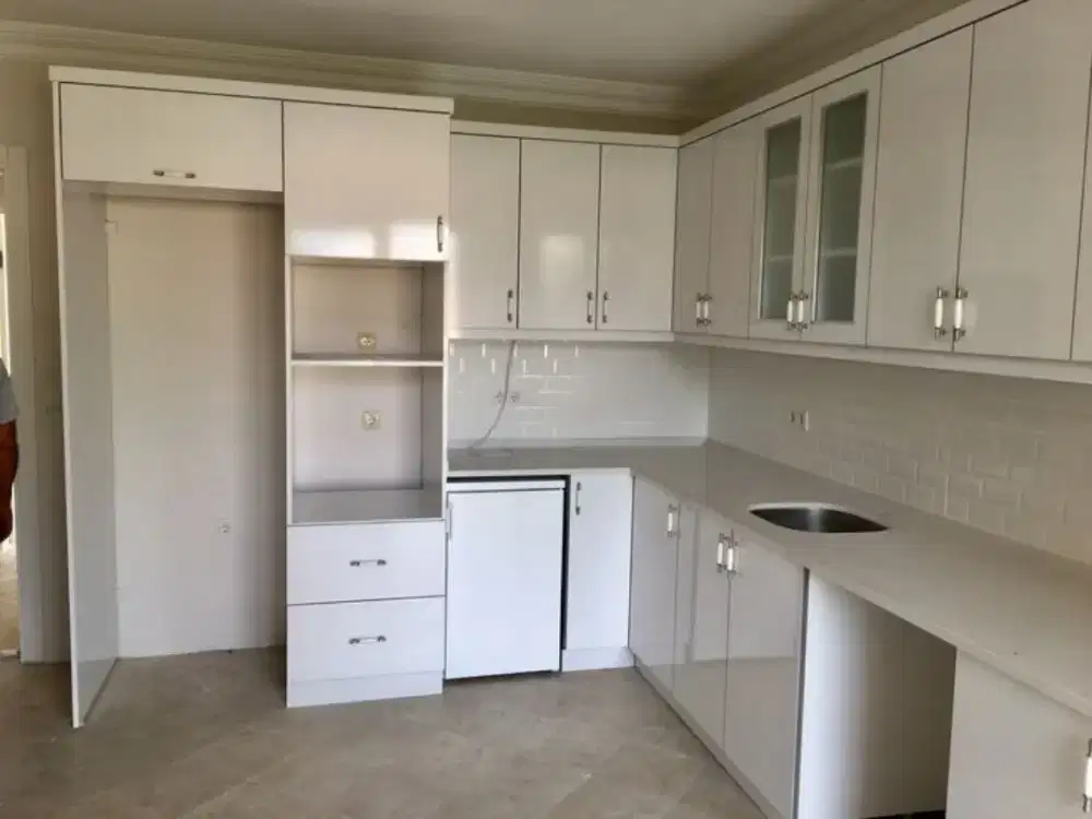 PENGERJAAN INTERIOR CAFE RESTO MEJA KURSI LAMPU PLAFON KACA DLL