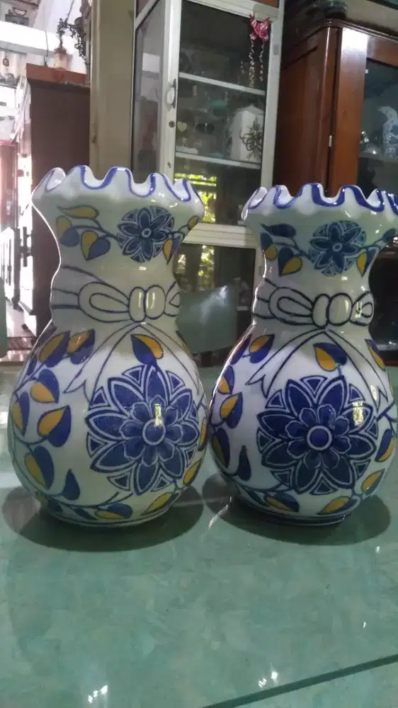 2 Guci Warna Biru Antik