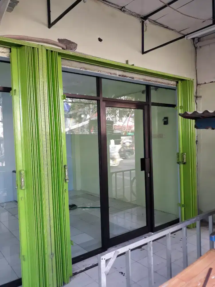 partisi kaca sekat kaca dinding kaca perumahan kost hotel ruko toko