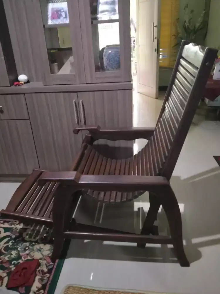 Dijual kursi goyang dari kayu pilihan