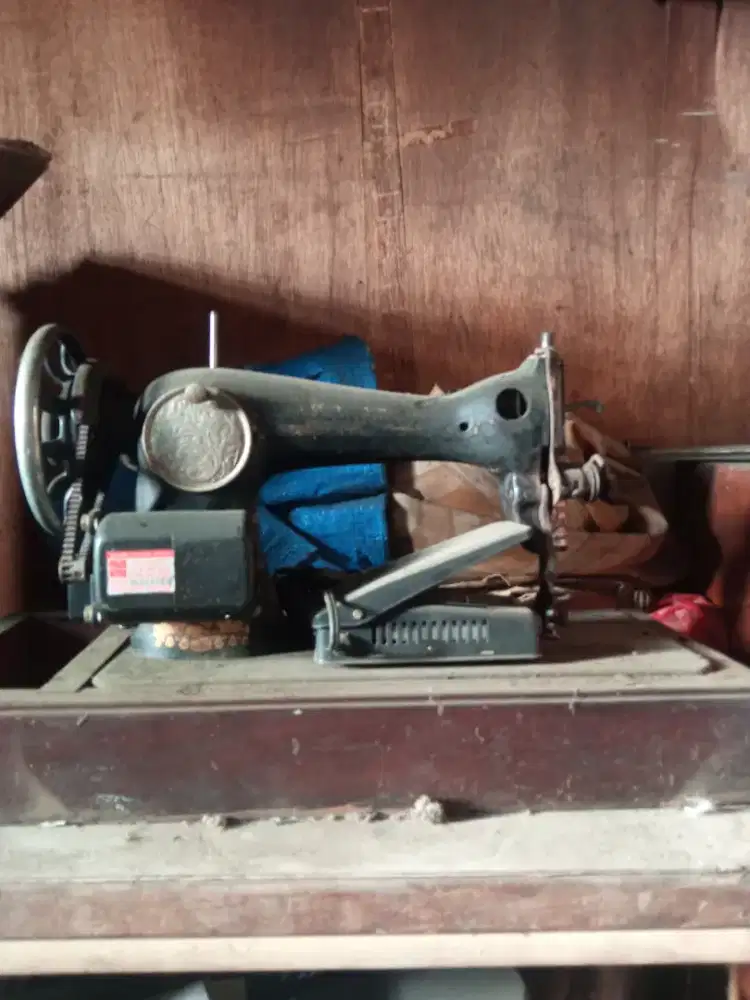 Mesin jahit SINGER antik