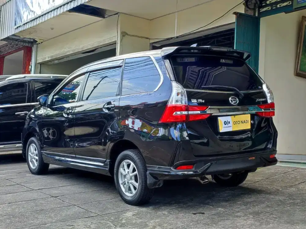 Xenia X Deluxe at 2019 low km, hitam, automatic Mobil Bekas 910396163
