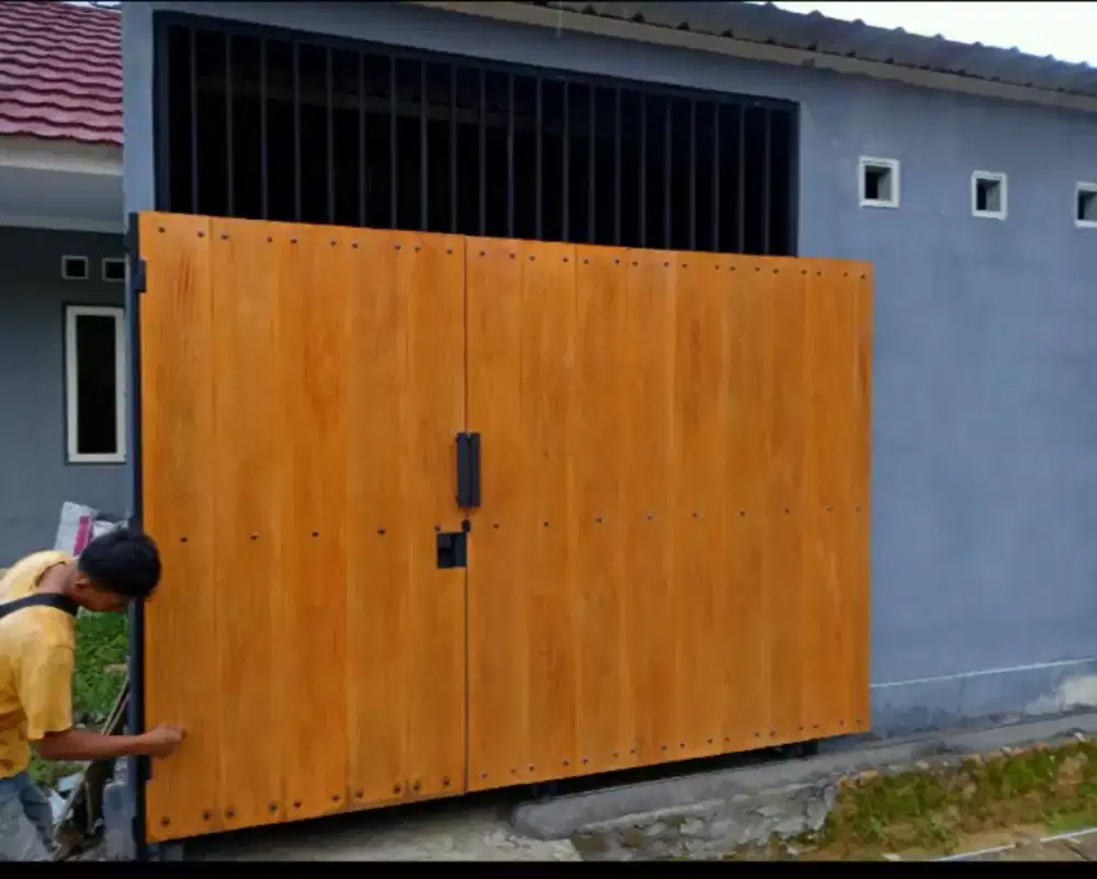 Pintu gerbang pager rumah minimalis dorong  besi Galvanis