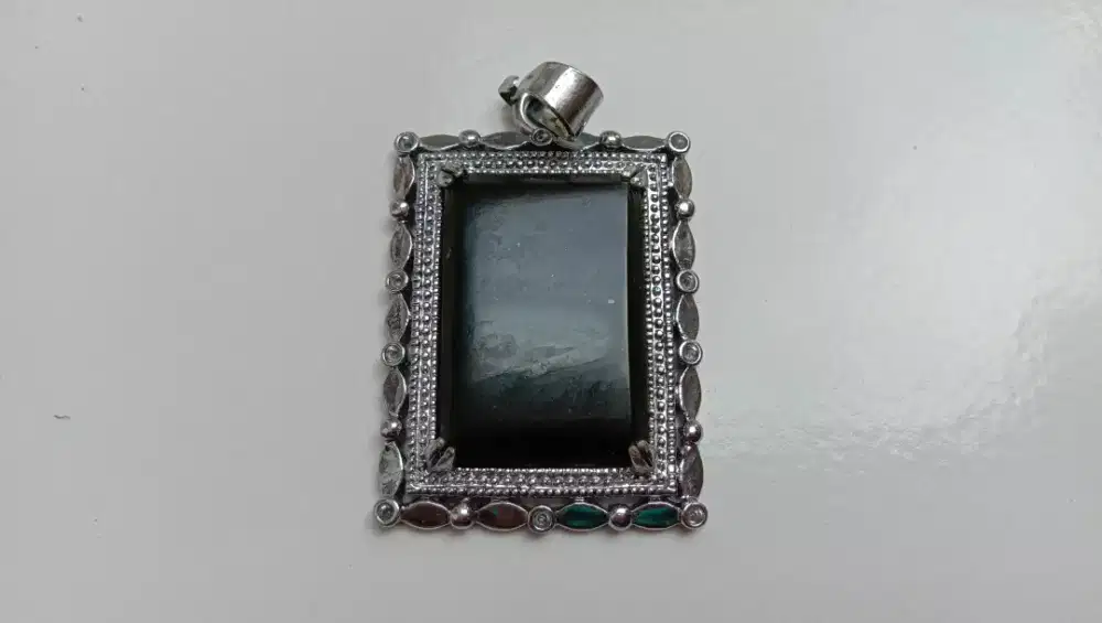 Liontin batu Balck Jade kotak