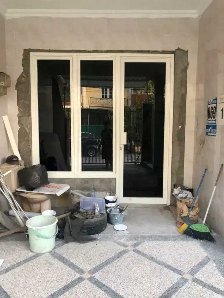 Sticker kaca film kantor dan gedung